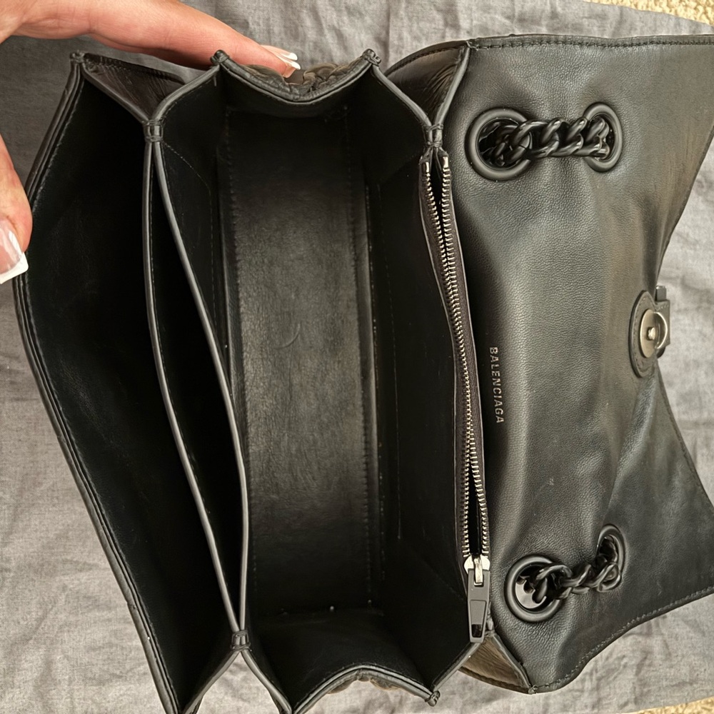 Balenciaga black quilted crushed chain bag - Picture 6 of 6